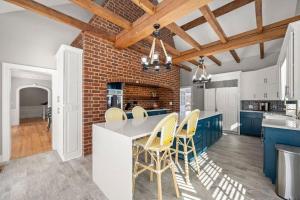 Private Resort - Lake Lanier Paradise