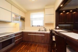 Podróżniczy apartament od dziedzińca, parking, Rynek 700 m