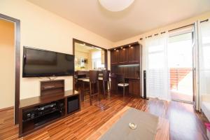 Podróżniczy apartament od dziedzińca, parking, Rynek 700 m