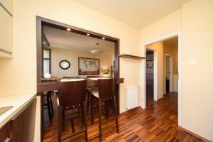 Podróżniczy apartament od dziedzińca, parking, Rynek 700 m