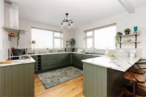 Beautiful Modern Home In Dingle 5 min walk to town