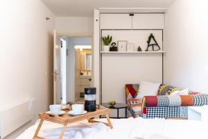 The Base - Bright 2BR, Near Old Town, Walk to Beach