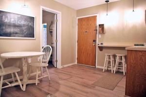 Ski In Ski Out - Sleeps 6 - Bring the family!