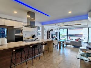 Icono luxury PH by Booking Guys