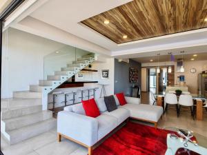 Icono luxury PH by Booking Guys