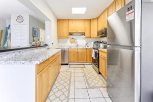 Jensen Beach Home Walk to Beach Access!