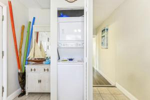 Jensen Beach Home Walk to Beach Access!