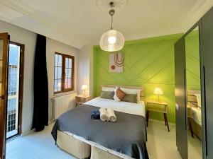 Apartment w New Furnitures Next to Istiklal Street and Taksim Square