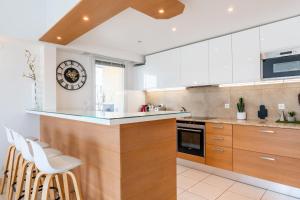 RARE! 120m ROOFTOP 5-minute walk to downtown