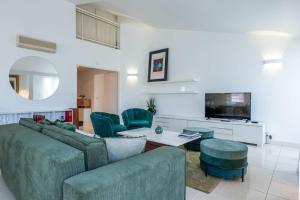 RARE! 120m ROOFTOP 5-minute walk to downtown