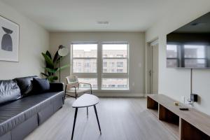 Fun & Comfort Await: Apartment at Alexandria