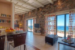 Seaview villa Amphitriti with Private Pool, 20 min from Elafonissi beach