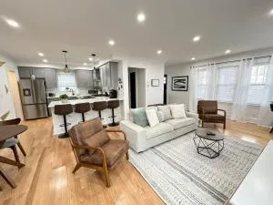 Home Away From Home in Lowell - لوويل