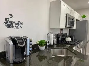 Modern and all new 3BR near UMASS - لوويل