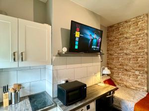 Limpenny Studio - Cityscape Cozy Corner