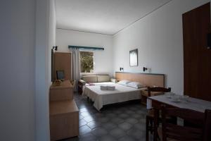 Budget studios 50m from the beach and Perissa center