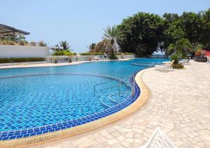 Spacious Seaview 3BR Apartment:Direct Beach Access