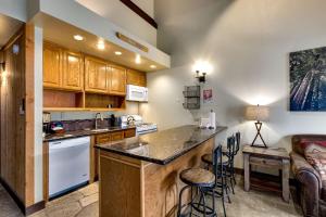 Lofted Retreat in The Village! condo