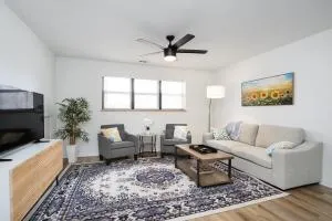 Elegant 2BR Escape in Manhattan with WiFi & Parking - 托皮卡