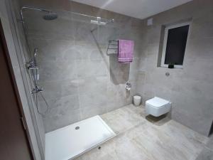 B8 Seaside Luxury Rooms with private bathroom - dining area shared