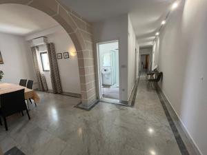 XL Spacious Apartment, 4-BR Home in Central Area, WALK to Sliema - St Julians