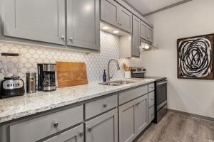 Apt on Town Square - Ultimate DT Fay Location