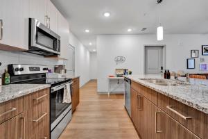 Dockside Lake Hartwell 2BR with Unique Amenities