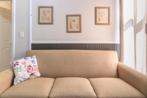 The Sunny Southern Manse Large Downtown Home