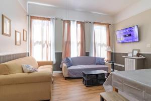 The Sunny Southern Manse Back Walk Downtown - 2hvězdičkové hotely ve městě Columbus