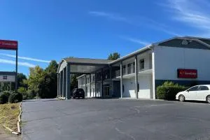 Econo Lodge - Columbus