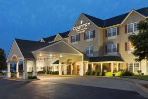 Country Inn & Suites by Radisson, Salina, KS