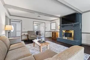 Midtown Fenced Yard & Patio- White Acres Retreat - Ramer