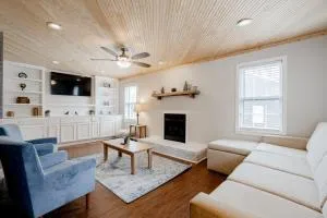 Fenced Yard 10 Mins to Lake Murray - 列克星敦