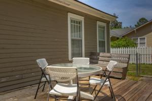 The Parkside Cottage Lakebottom Park at Doorstep!