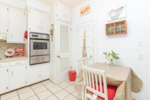 The Parkside Cottage Lakebottom Park at Doorstep!