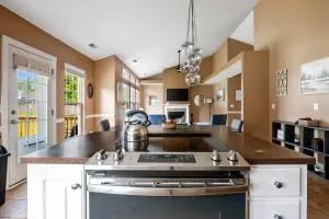 Near Airport-20 Min to Downtown- Chucktown Retreat - Forestdale