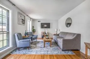 Fenced Yard Centrally Located-Parkway Village Pad - 日耳曼敦