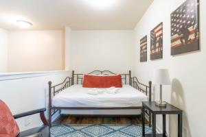 Near Ft Moore & Downtown - The Moore House 1