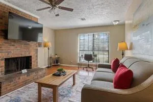 Minutes from Shopping & Dining- Montgomery Marvel - Mitylene