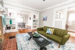 Trendy Lakeview Craftsman Walk to Restaurants! - Mountain Brook