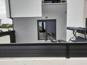 Apartments with parking space Zadar - 22836