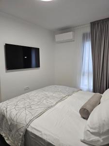 Family-friendly apartments with swimming pool Vir - Kozjak, Vir - 22971