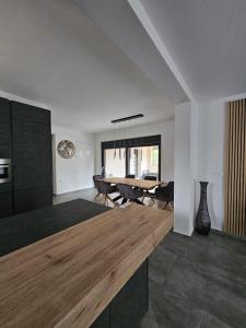 Family-friendly apartments with swimming pool Vir - Kozjak, Vir - 22971