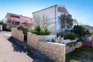 Apartments with a parking space Rovanjska, Paklenica - 22989 - Jasenice