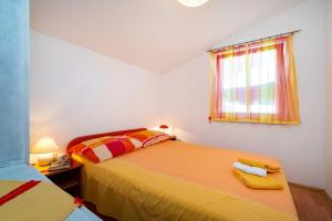 Apartments with parking space Rovanjska, Paklenica - 22989