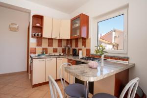 Apartments with a parking space Novalja, Pag - 22146