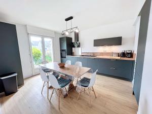 Maisons de vacances Maison a 500m de la plage avec jardin, 4 chambres, Wi-Fi et parking - 8 couchages - FR-1-361-539 : photos des chambres