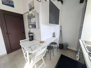 Studio mezzanine au cœur de la pinède, à 800m de la plage, 4 pers, parking privatif - FR-1-607-191