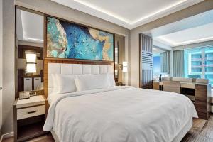 Coastal studio w hot tub gym access