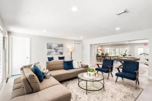 Spacious home wpool fire pit grill